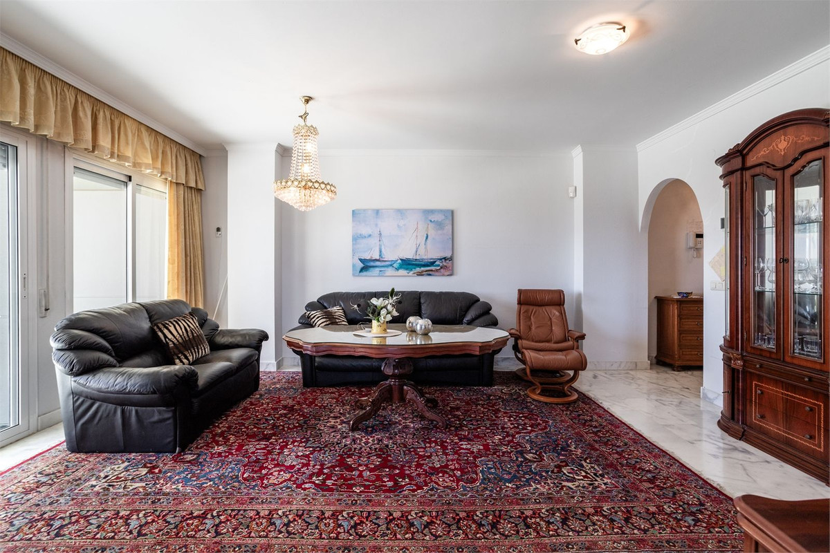 4 Bed Apartment for sale in Fuengirola Costa Del Sol, Málaga, Spain