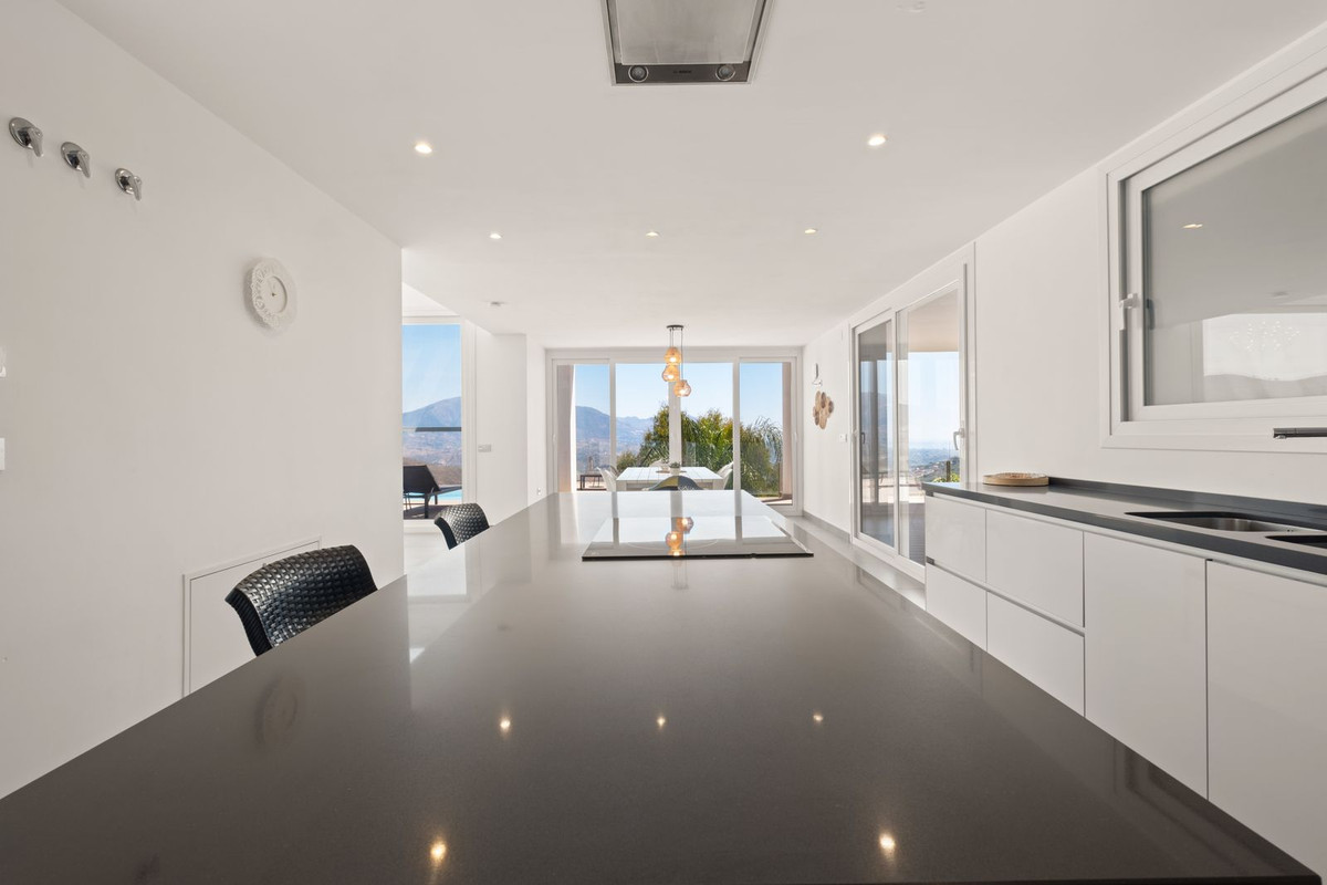 Se vende Villa - Chalet de 5 dormitorios en Costa Del Sol, Málaga, España