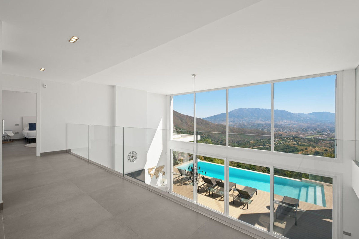 Se vende Villa - Chalet de 5 dormitorios en Costa Del Sol, Málaga, España