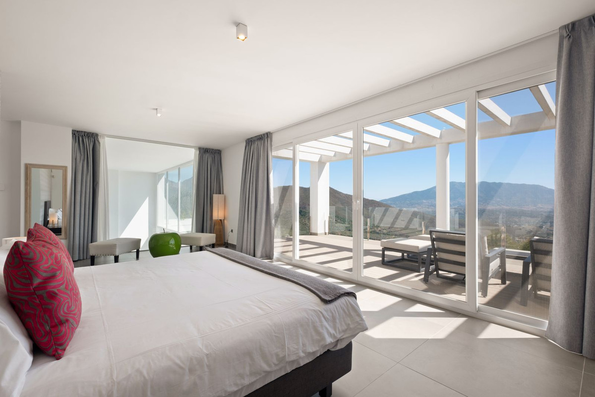 Se vende Villa - Chalet de 5 dormitorios en Costa Del Sol, Málaga, España