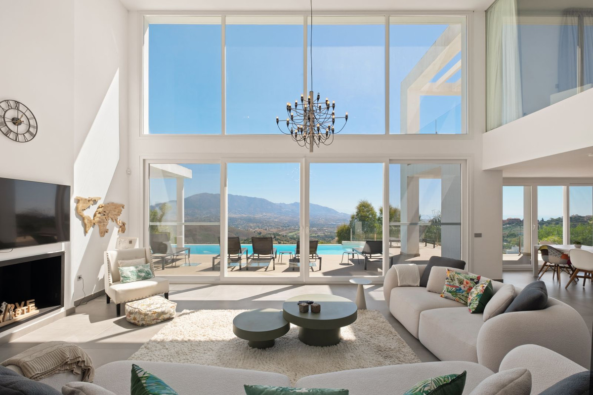Se vende Villa - Chalet de 5 dormitorios en Costa Del Sol, Málaga, España