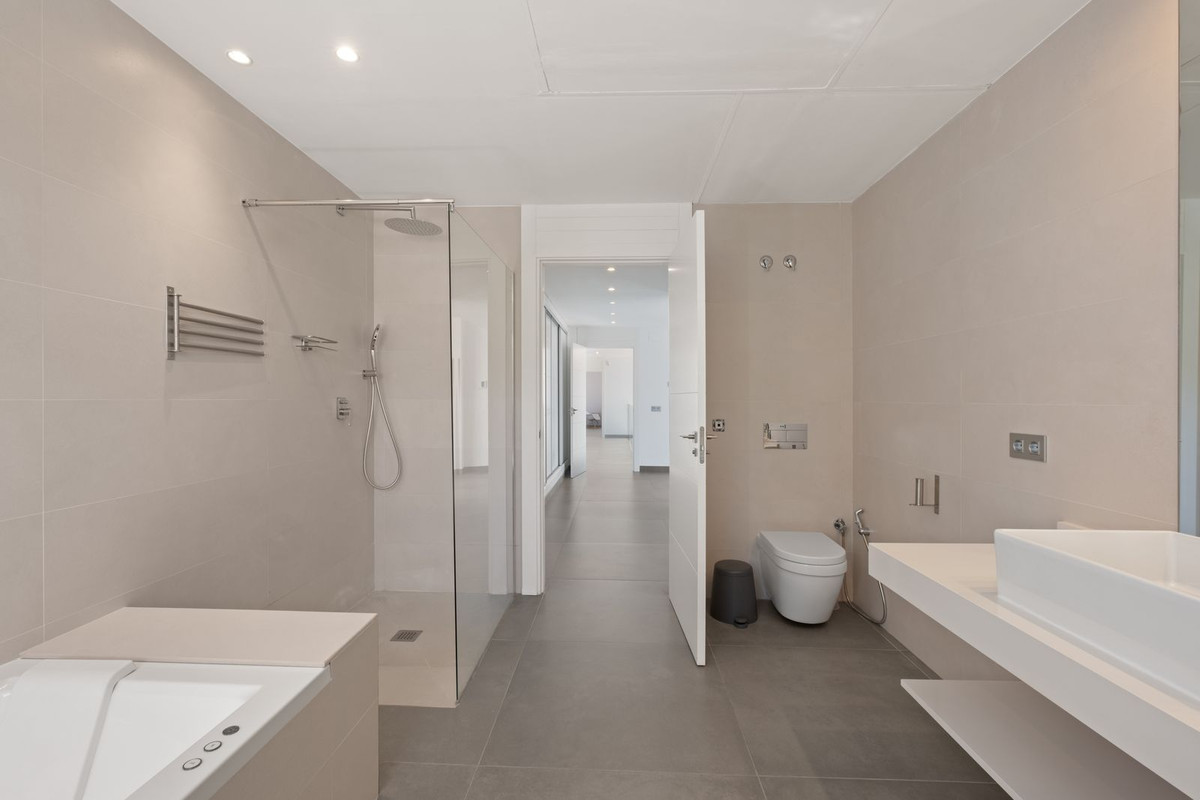 Se vende Villa - Chalet de 5 dormitorios en Costa Del Sol, Málaga, España