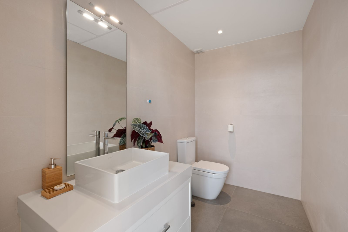 Se vende Villa - Chalet de 5 dormitorios en Costa Del Sol, Málaga, España