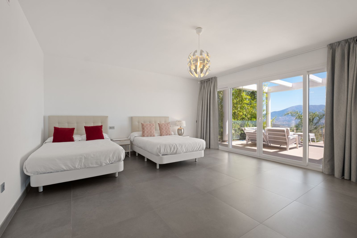 Se vende Villa - Chalet de 5 dormitorios en Costa Del Sol, Málaga, España