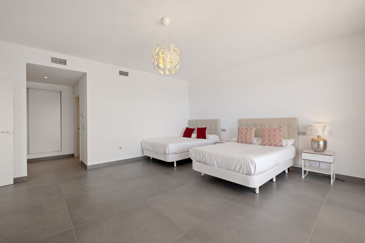 Se vende Villa - Chalet de 5 dormitorios en Costa Del Sol, Málaga, España