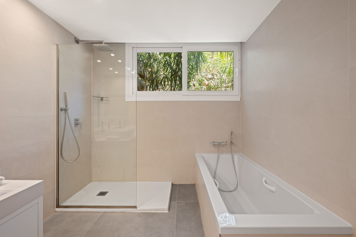 Se vende Villa - Chalet de 5 dormitorios en Costa Del Sol, Málaga, España