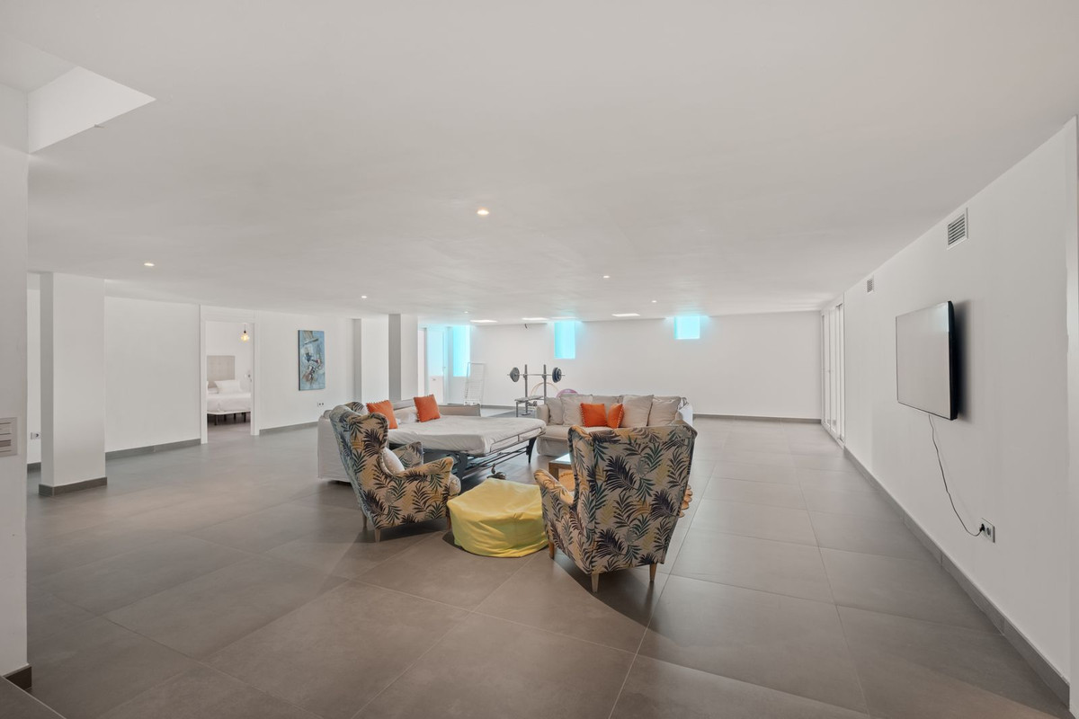 Se vende Villa - Chalet de 5 dormitorios en Costa Del Sol, Málaga, España