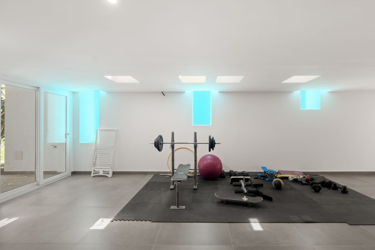 Se vende Villa - Chalet de 5 dormitorios en Costa Del Sol, Málaga, España