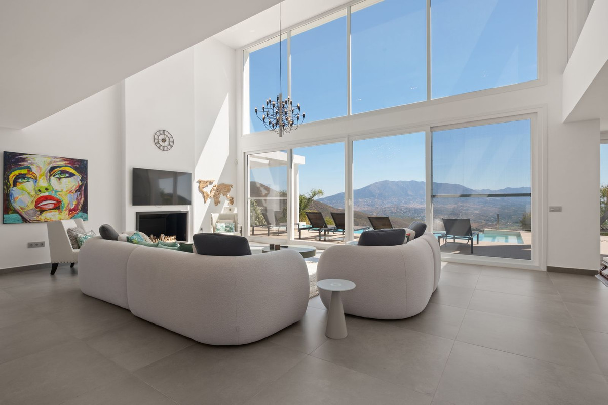 Se vende Villa - Chalet de 5 dormitorios en Costa Del Sol, Málaga, España