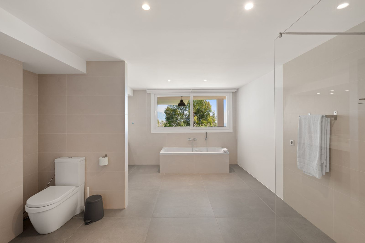 Se vende Villa - Chalet de 5 dormitorios en Costa Del Sol, Málaga, España