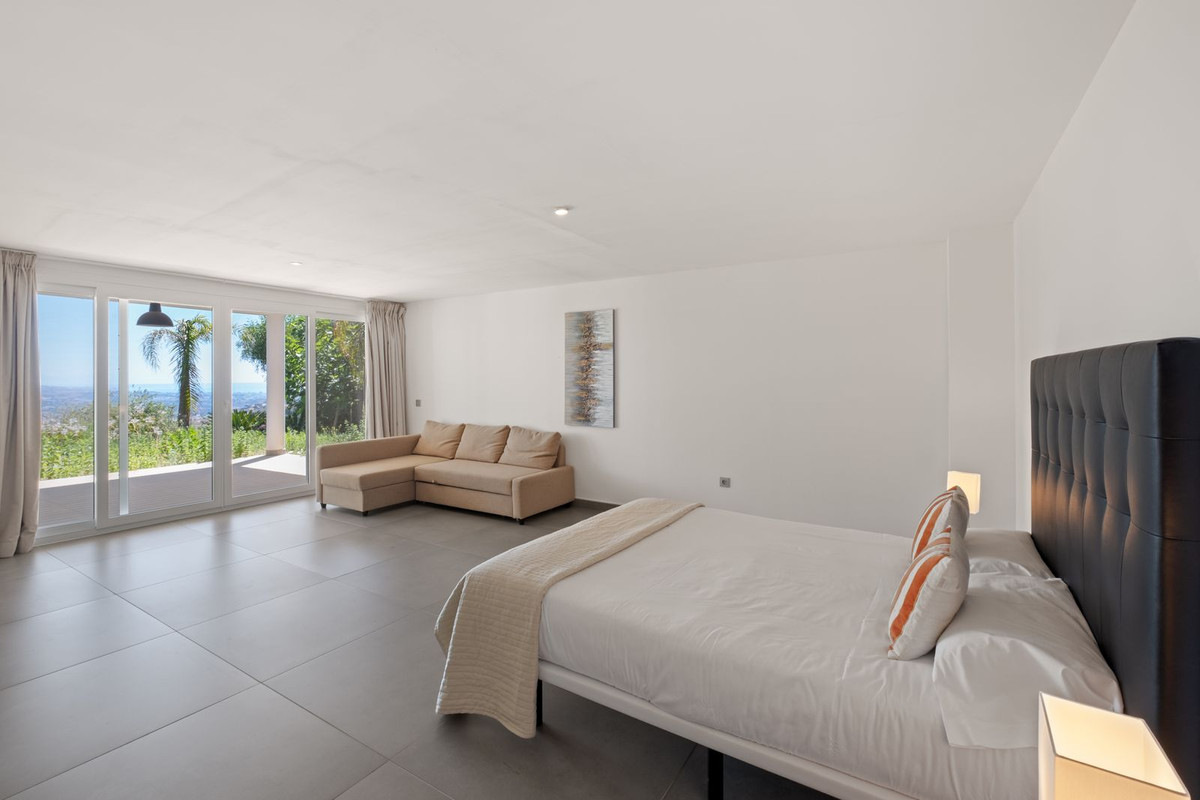 Se vende Villa - Chalet de 5 dormitorios en Costa Del Sol, Málaga, España