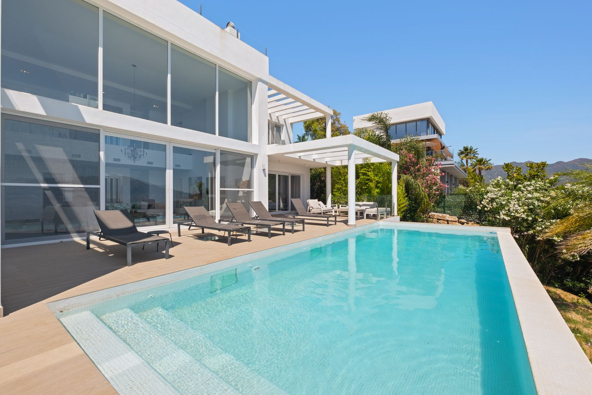 Se vende Villa - Chalet de 5 dormitorios en Costa Del Sol, Málaga, España