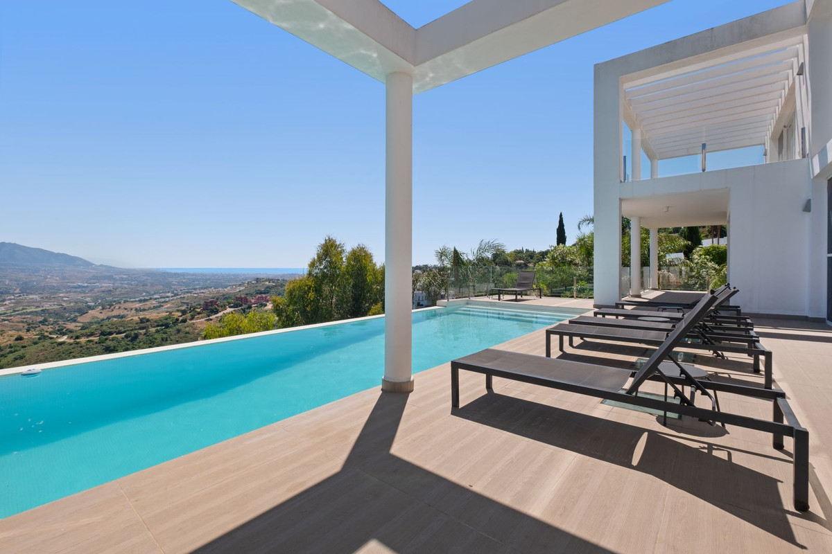 Se vende Villa - Chalet de 5 dormitorios en Costa Del Sol, Málaga, España