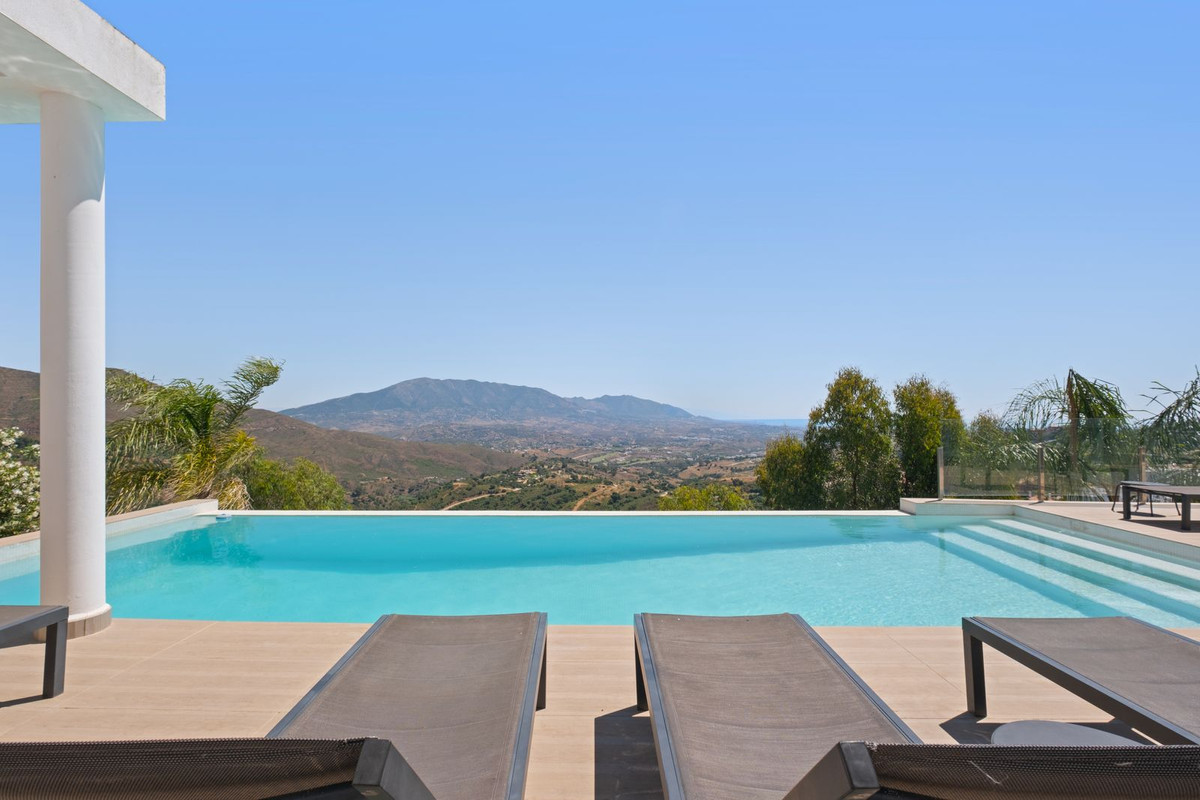 Se vende Villa - Chalet de 5 dormitorios en Costa Del Sol, Málaga, España