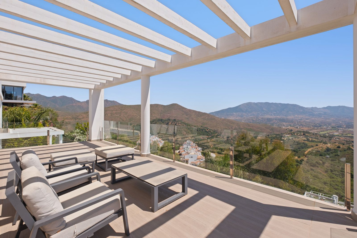 Se vende Villa - Chalet de 5 dormitorios en Costa Del Sol, Málaga, España