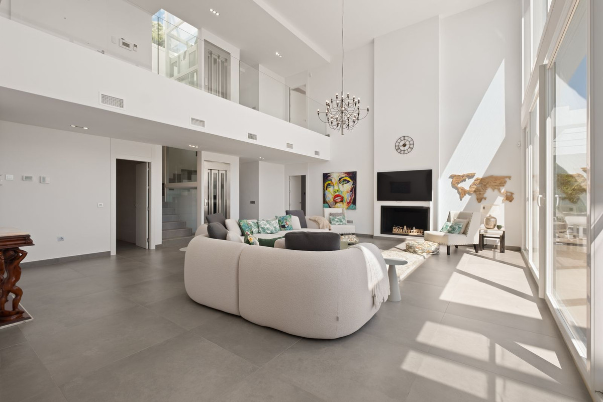 Se vende Villa - Chalet de 5 dormitorios en Costa Del Sol, Málaga, España