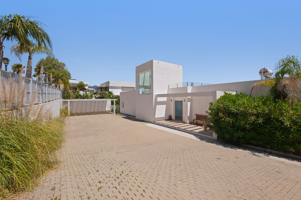 Se vende Villa - Chalet de 5 dormitorios en Costa Del Sol, Málaga, España