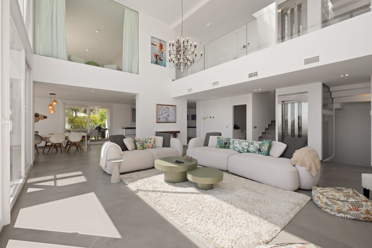 Se vende Villa - Chalet de 5 dormitorios en Costa Del Sol, Málaga, España