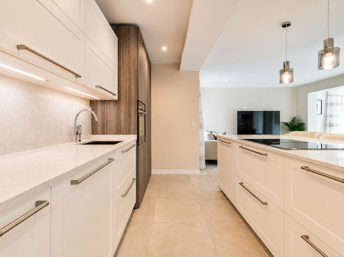 2 Bed Apartment for sale in El Paraiso Costa Del Sol, Málaga, Spain