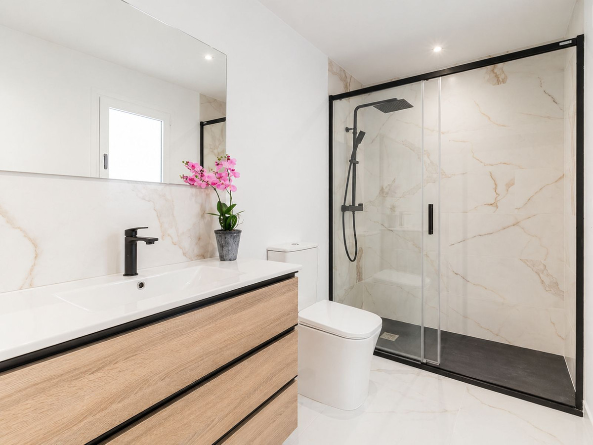 2 Bed Apartment for sale in El Paraiso Costa Del Sol, Málaga, Spain