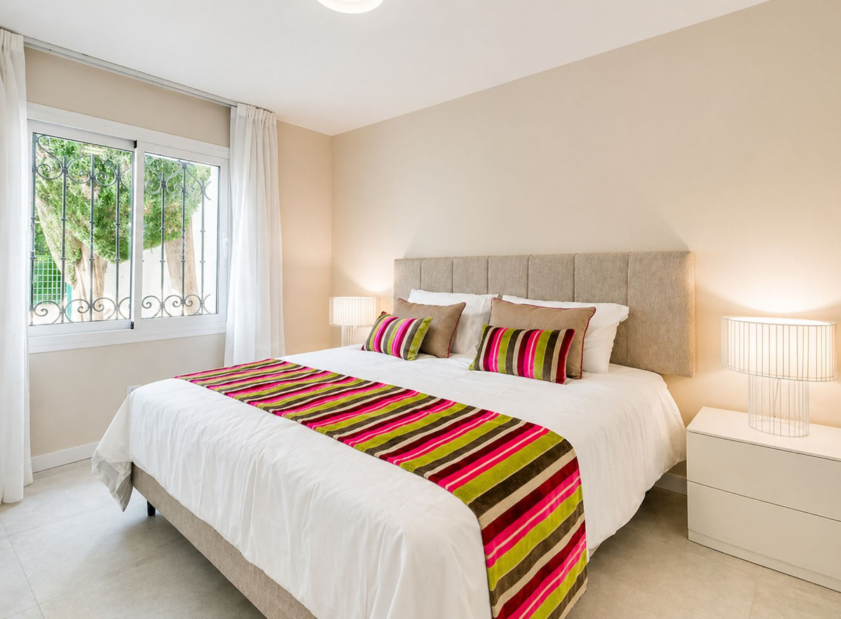 2 Bed Apartment for sale in El Paraiso Costa Del Sol, Málaga, Spain