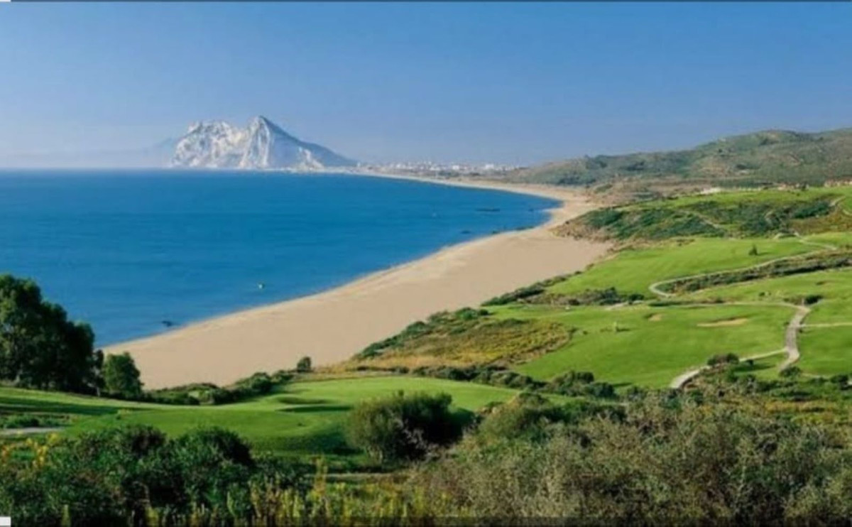Se vende Apartamento Planta Baja de 2 dormitorios en Costa Del Sol, Cadiz, España