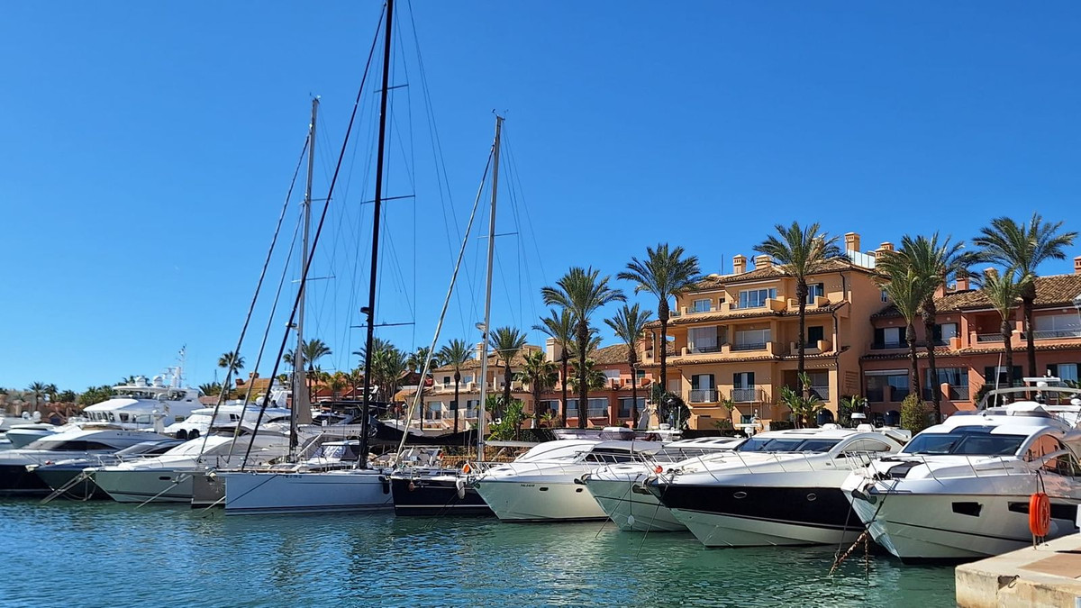 Se vende Apartamento Planta Baja de 2 dormitorios en Costa Del Sol, Cadiz, España