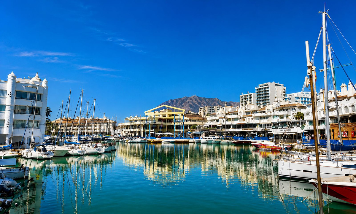 Se vende Apartamento Planta Media de 3 dormitorios en Costa Del Sol, Málaga, España