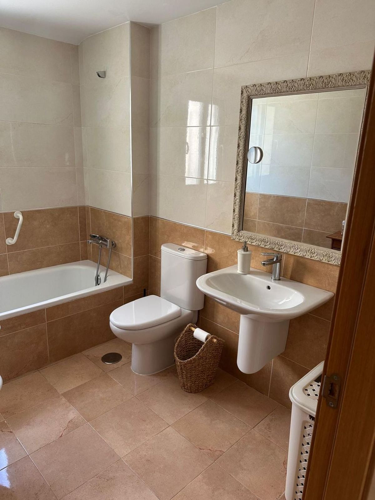 3 Bed Apartment for sale in Fuengirola Costa Del Sol, Málaga, Spain