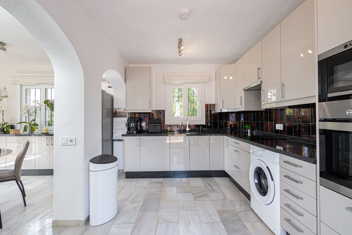 3 Bed Townhouse for sale in Estepona Costa Del Sol, Málaga, Spain