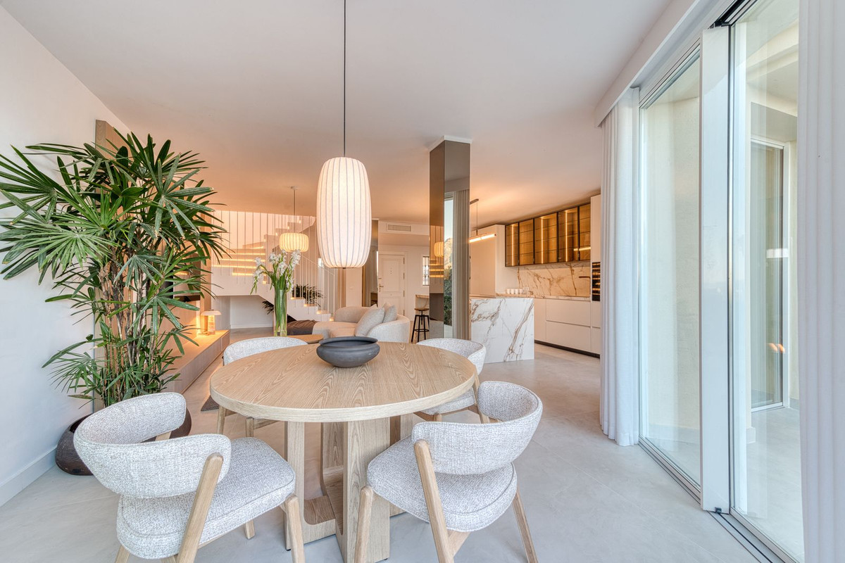 4 Bed Townhouse for sale in Benahavís Costa Del Sol, Málaga, Spain