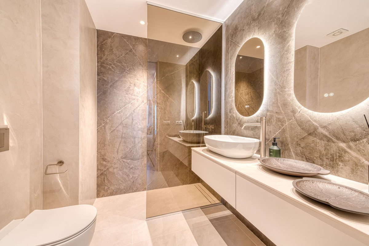 4 Bed Townhouse for sale in Benahavís Costa Del Sol, Málaga, Spain