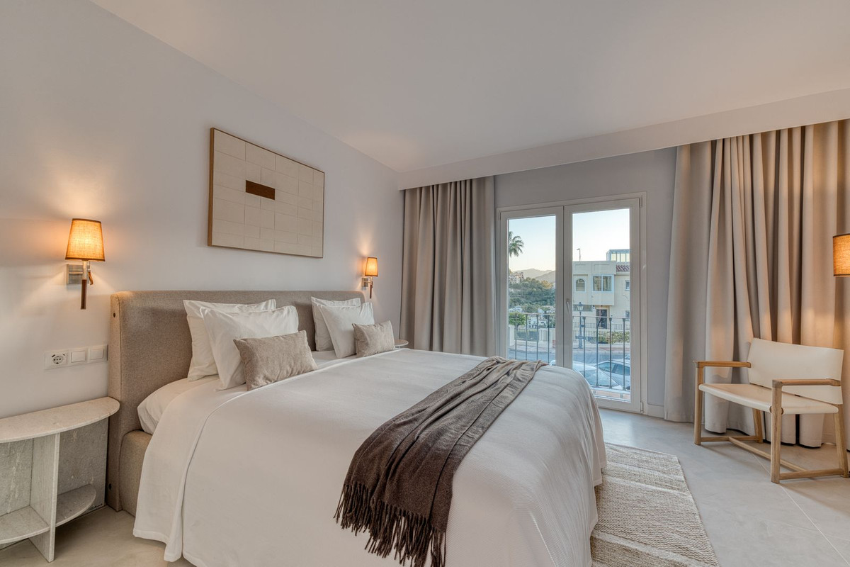 4 Bed Townhouse for sale in Benahavís Costa Del Sol, Málaga, Spain