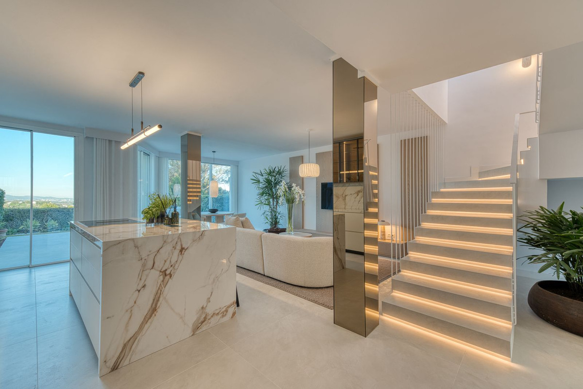 4 Bed Townhouse for sale in Benahavís Costa Del Sol, Málaga, Spain