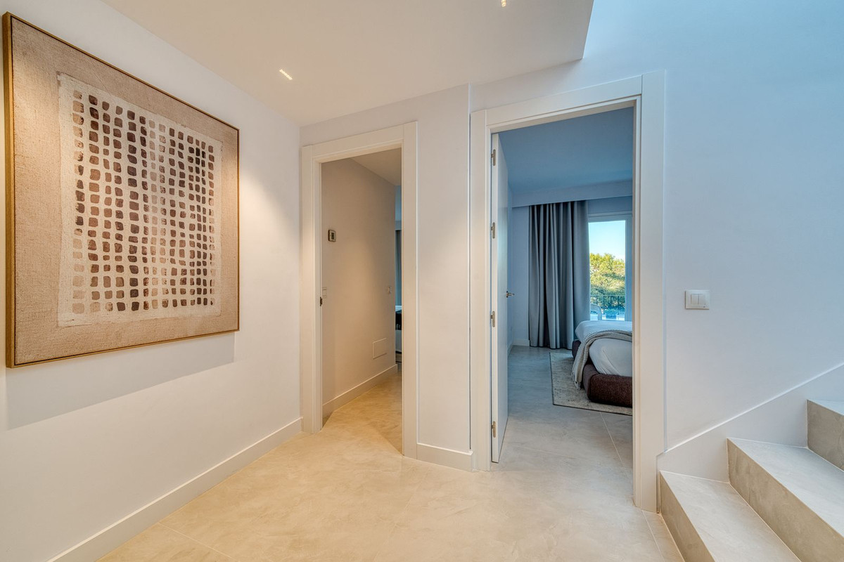 4 Bed Townhouse for sale in Benahavís Costa Del Sol, Málaga, Spain