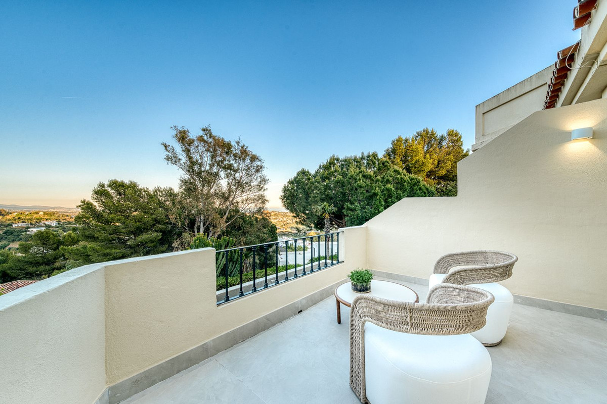 4 Bed Townhouse for sale in Benahavís Costa Del Sol, Málaga, Spain