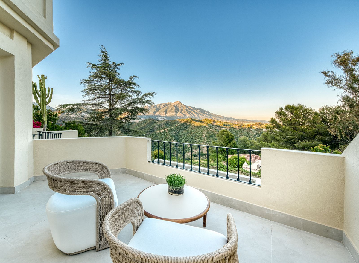4 Bed Townhouse for sale in Benahavís Costa Del Sol, Málaga, Spain