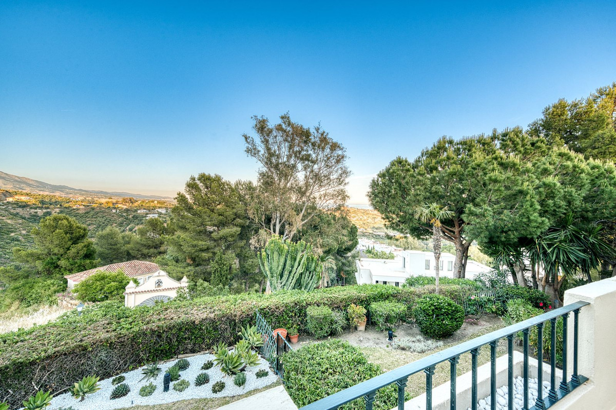 4 Bed Townhouse for sale in Benahavís Costa Del Sol, Málaga, Spain