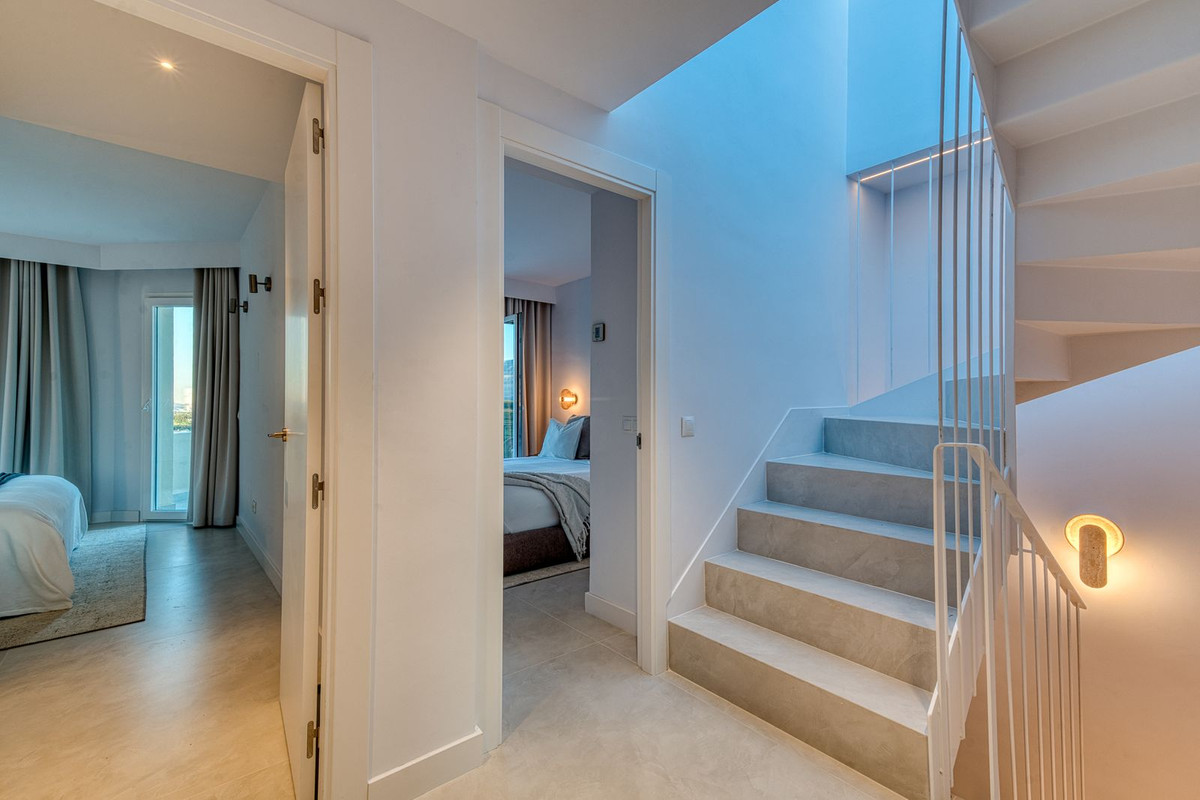 4 Bed Townhouse for sale in Benahavís Costa Del Sol, Málaga, Spain