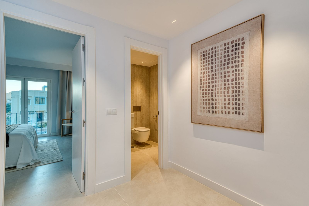 4 Bed Townhouse for sale in Benahavís Costa Del Sol, Málaga, Spain