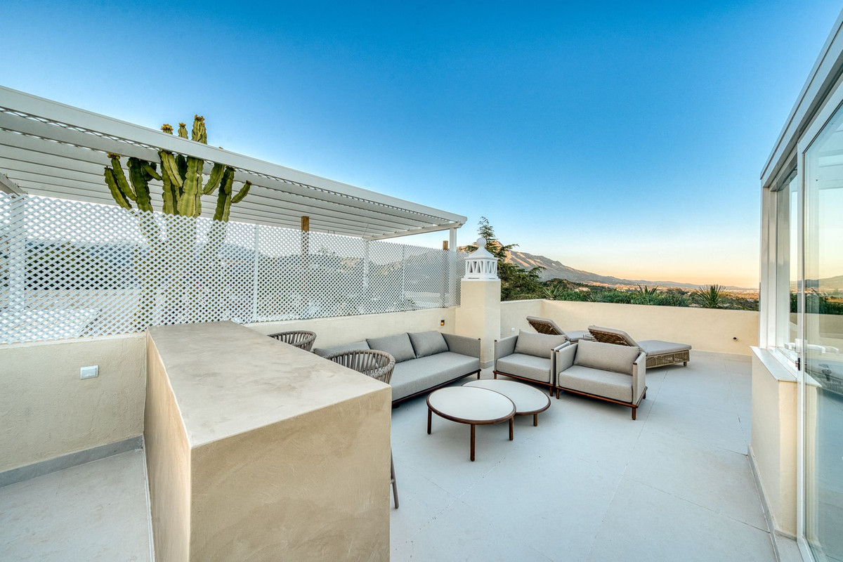 4 Bed Townhouse for sale in Benahavís Costa Del Sol, Málaga, Spain