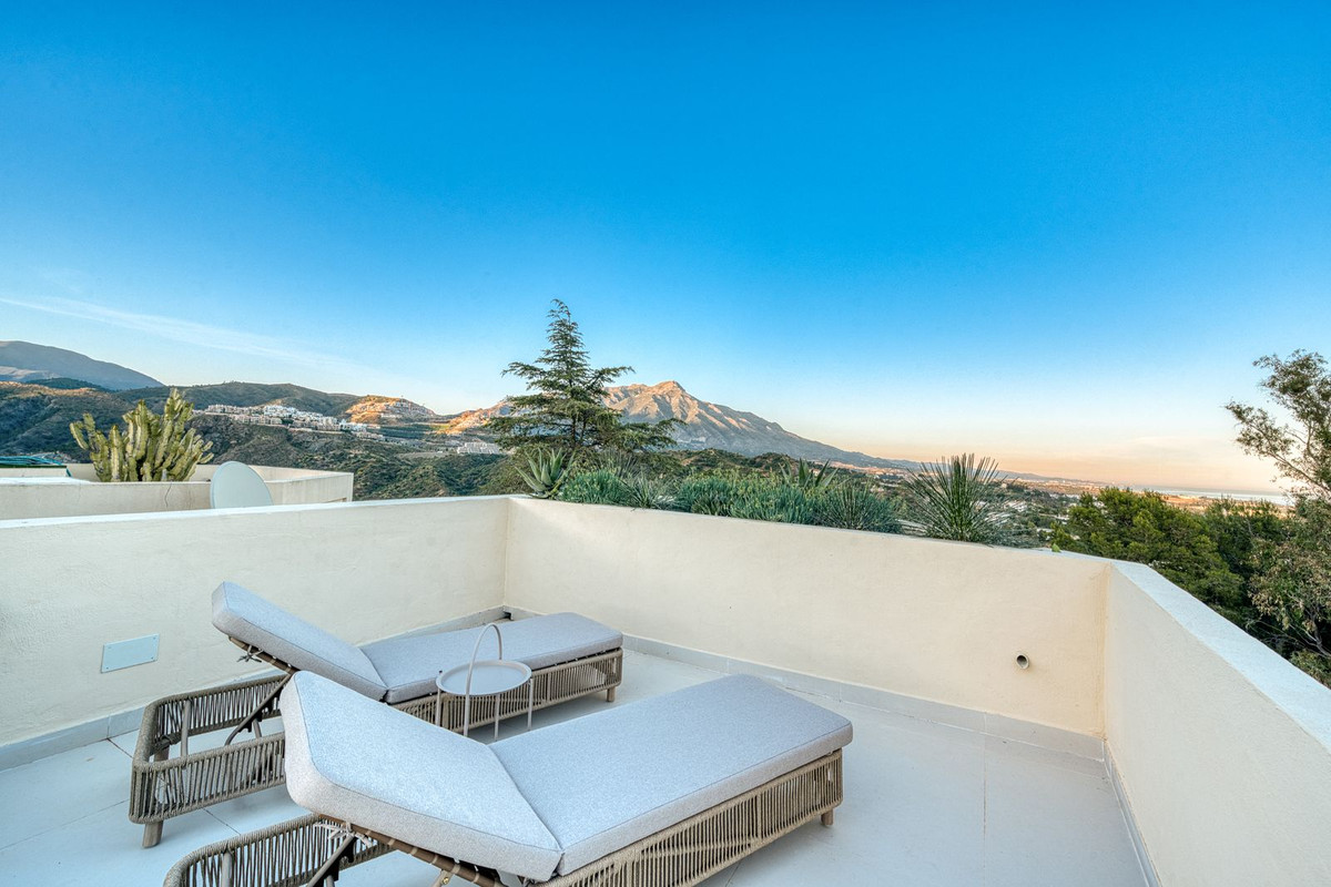 4 Bed Townhouse for sale in Benahavís Costa Del Sol, Málaga, Spain