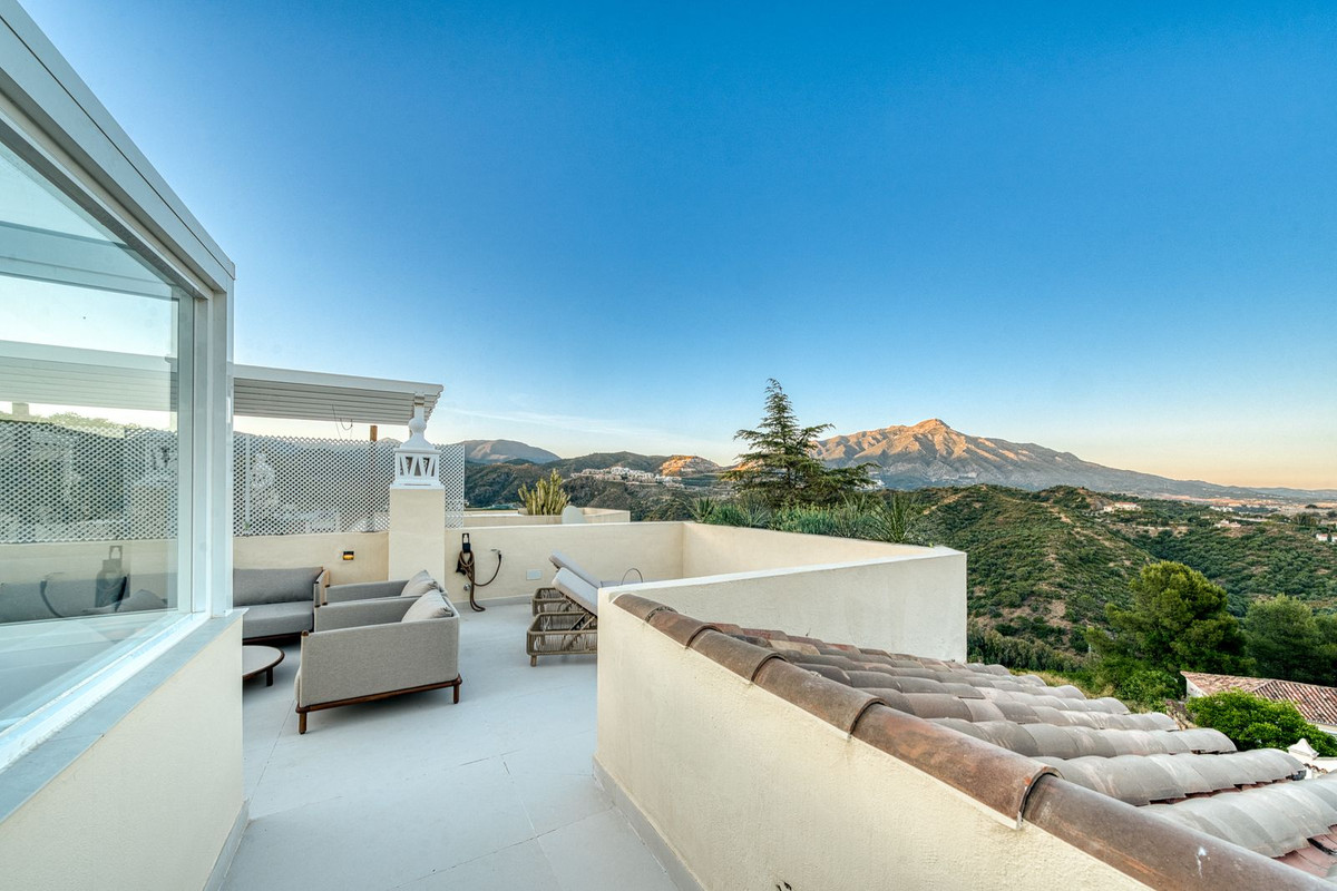 4 Bed Townhouse for sale in Benahavís Costa Del Sol, Málaga, Spain