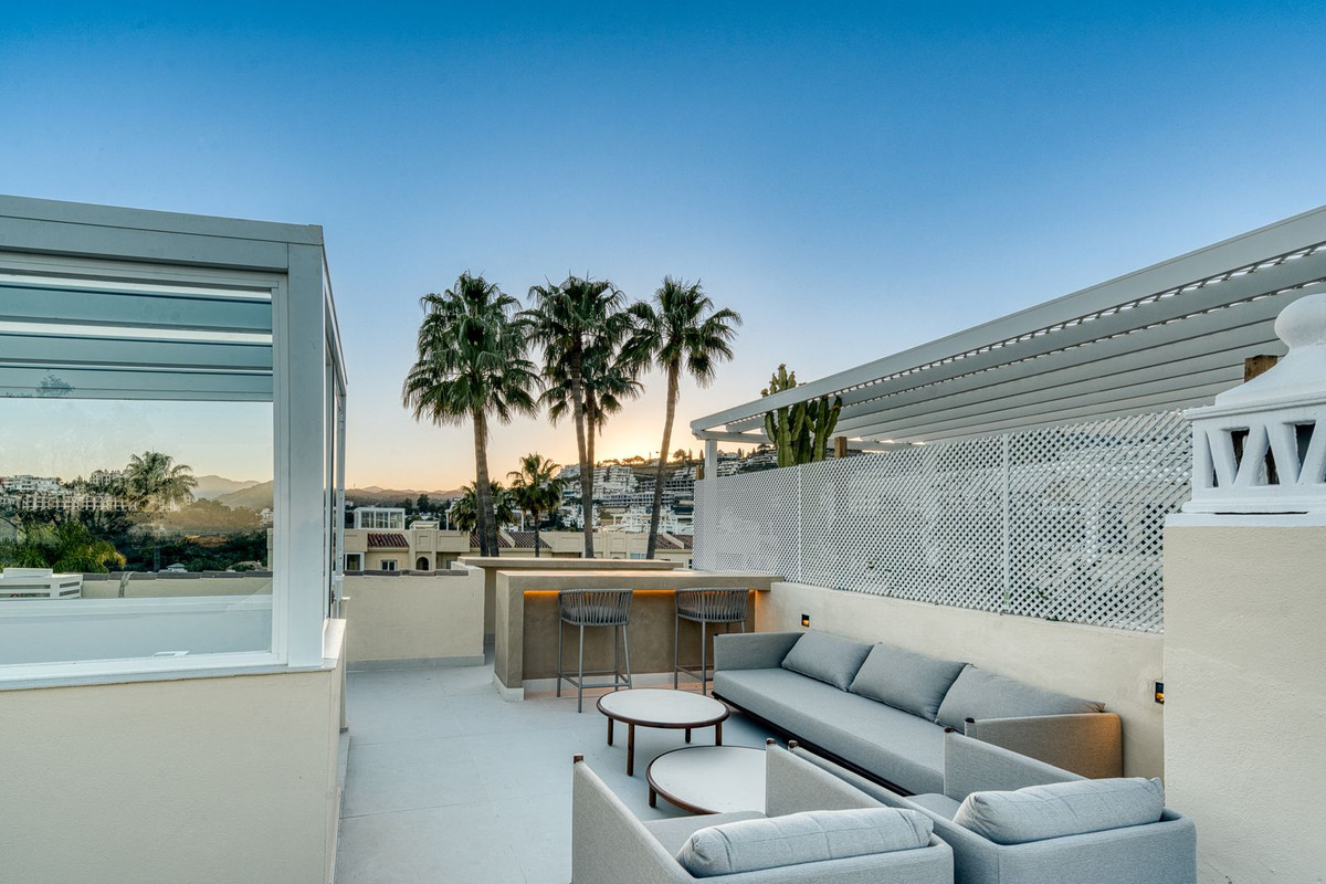 4 Bed Townhouse for sale in Benahavís Costa Del Sol, Málaga, Spain