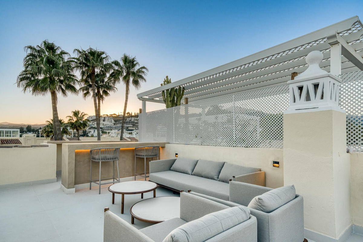 4 Bed Townhouse for sale in Benahavís Costa Del Sol, Málaga, Spain