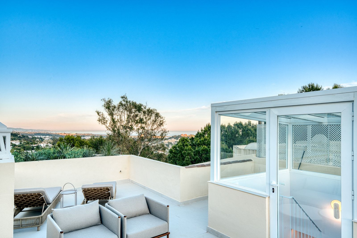 4 Bed Townhouse for sale in Benahavís Costa Del Sol, Málaga, Spain