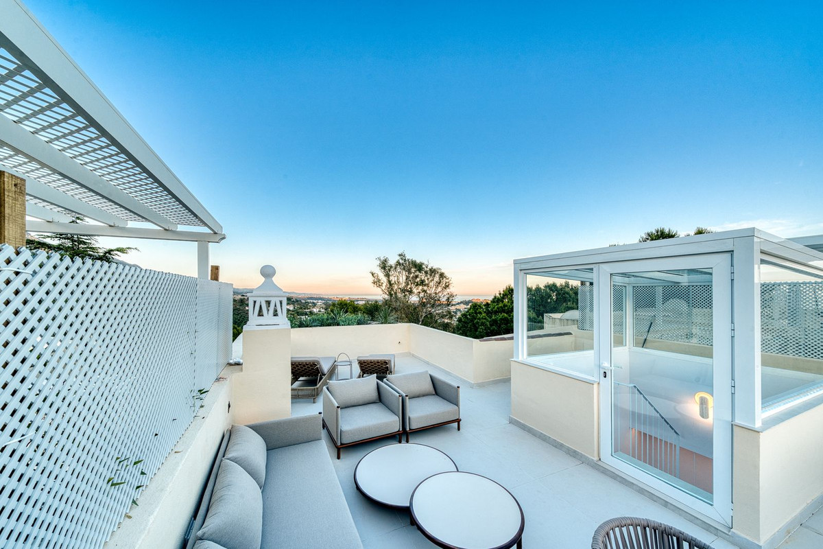 4 Bed Townhouse for sale in Benahavís Costa Del Sol, Málaga, Spain