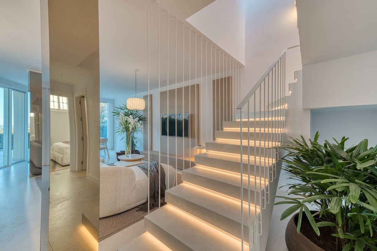 4 Bed Townhouse for sale in Benahavís Costa Del Sol, Málaga, Spain