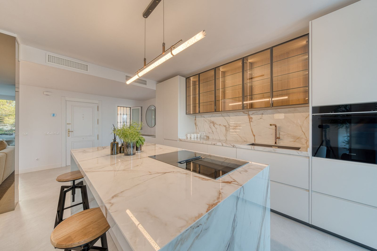 4 Bed Townhouse for sale in Benahavís Costa Del Sol, Málaga, Spain