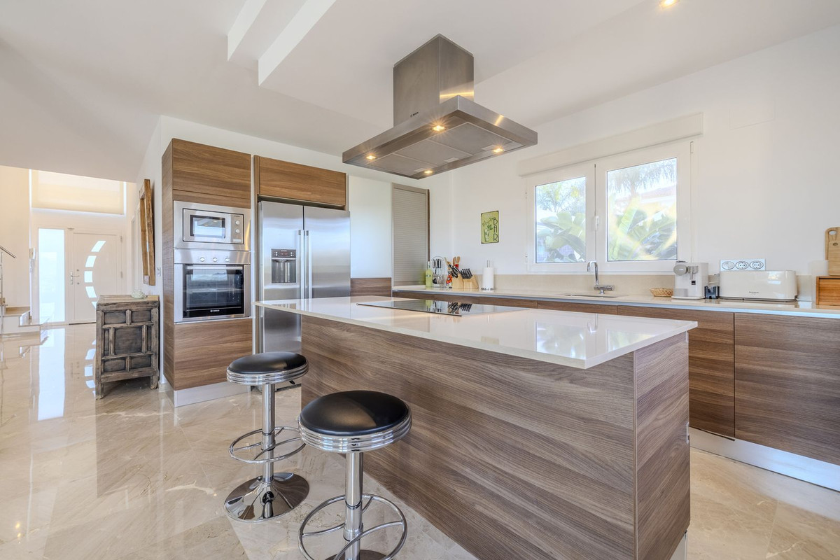 Se vende Villa - Chalet de 5 dormitorios en Costa Blanca, Alicante, España